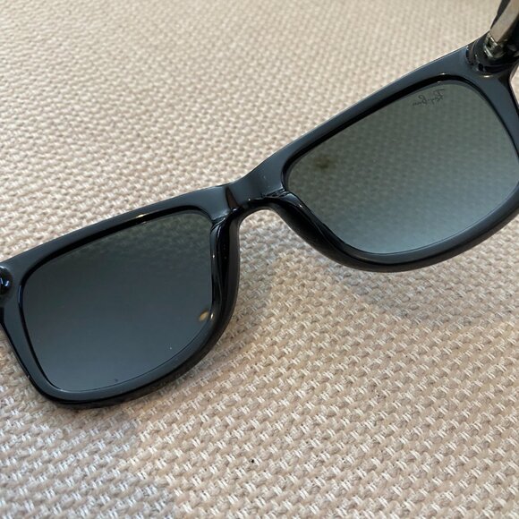 Ray-Ban Classic Black Wayfarer Sunglasses - Picture 3 of 5